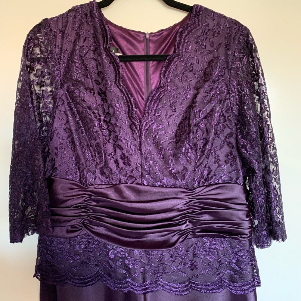 Dress - Picture 2 of 3